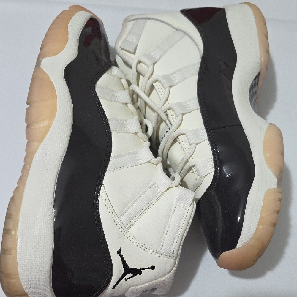 Nike Air Jordan 11 Retro "Neapolitan" Women's Size 6.5